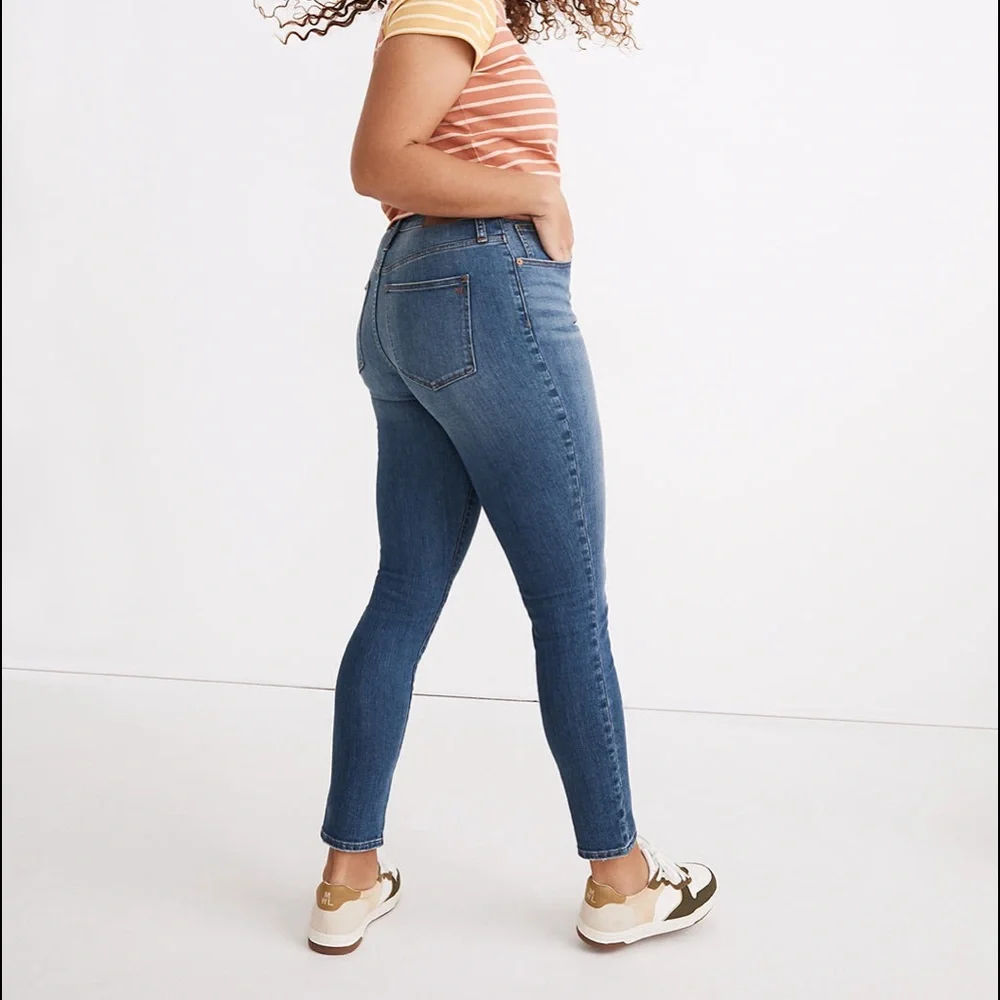 Madewell Curvy High Rise Skinny Crop Jeans Medium Wash - Size 33P